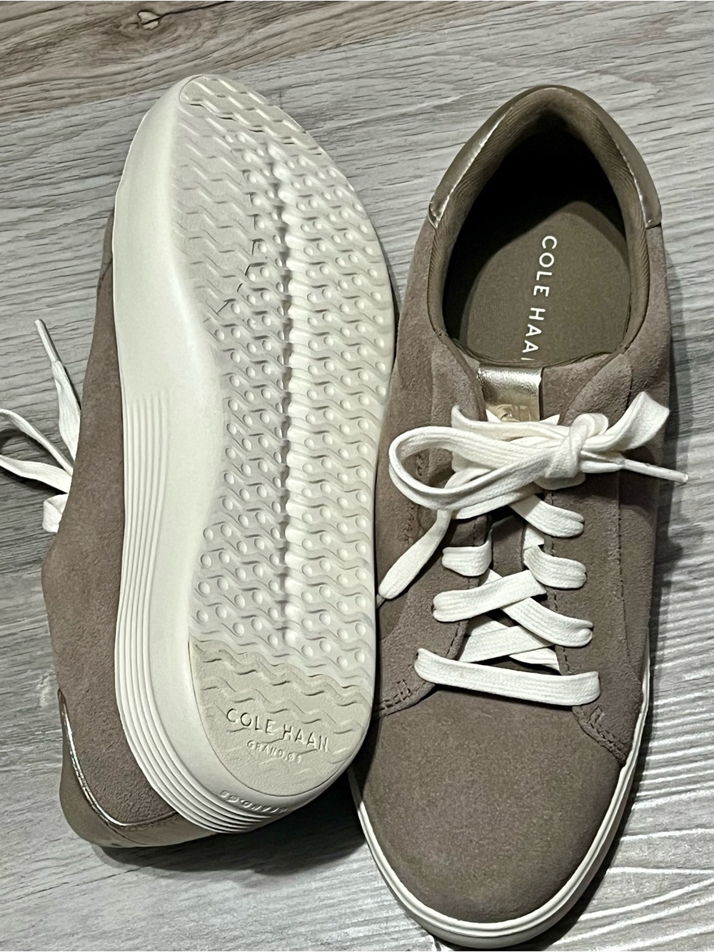 Cole Haan Grand Crosscourt
Joy Suede Platform Sneakers
Shoes Womans 8.5B